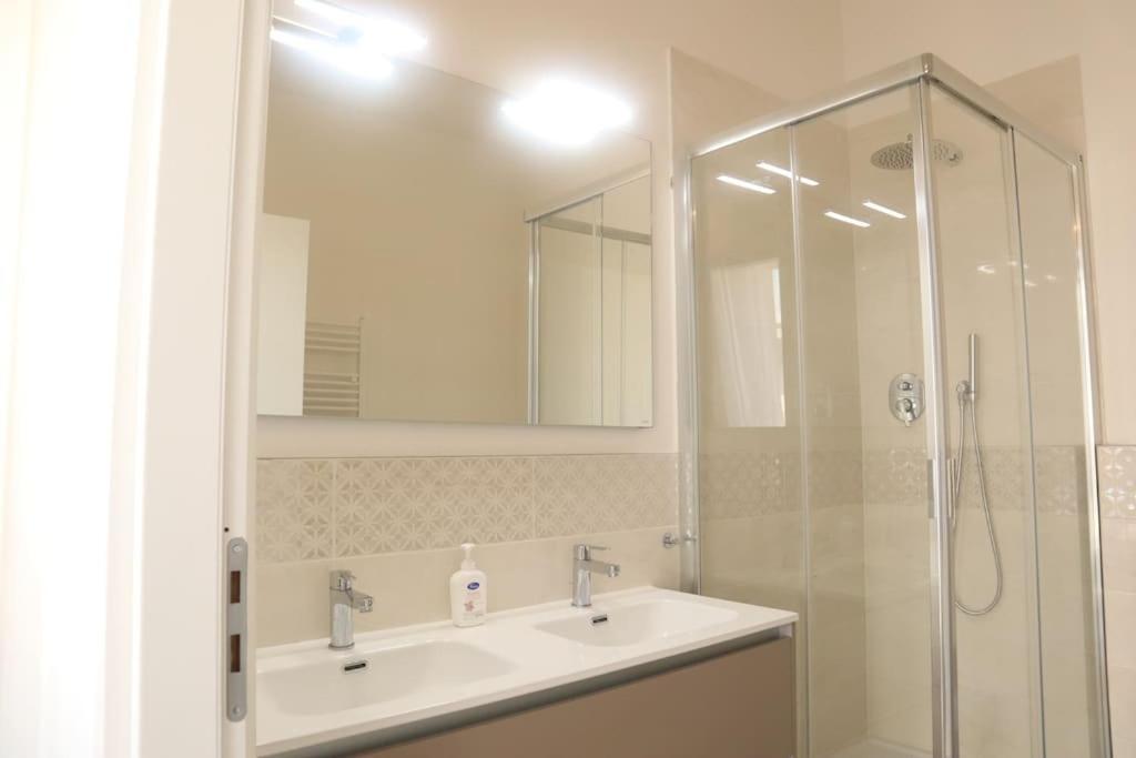Santa Maria Novella - Golden Lily Florence, City Center Apartment ภายนอก รูปภาพ